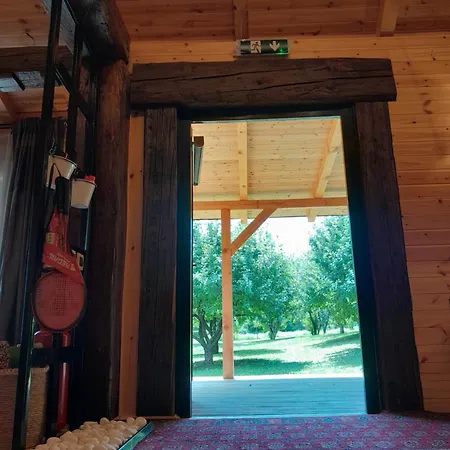 Nica Wood